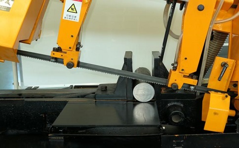 五华数控带锯床自动送料精度会出现偏差吗？